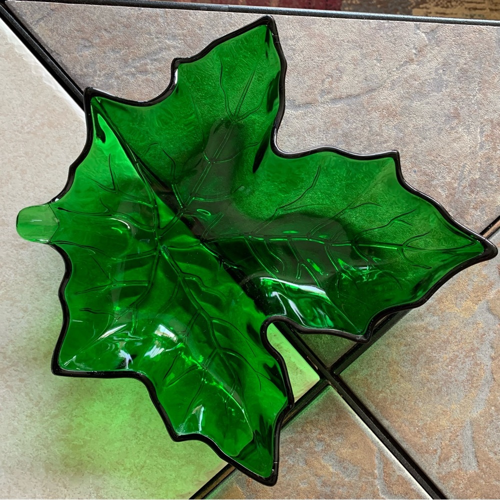 Forest Green Glass‎ Maple Leaf Dish. Use for any fun occasion. - Picture 4 of 5
